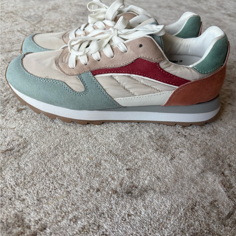 Multicolor Casual Sneakers